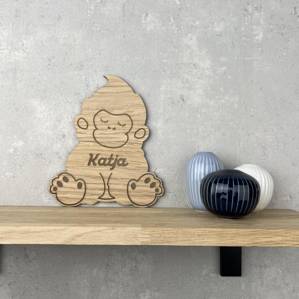 Sovende gorilla navneskilt - træ